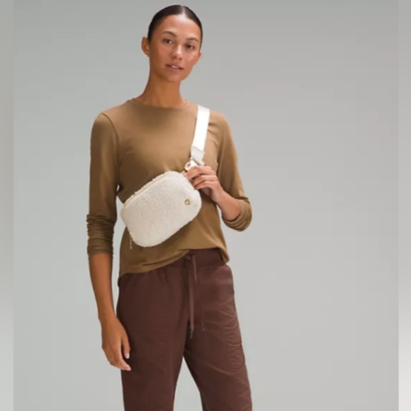 NWT Lululemon Fleece Belt Bag Large - Picture 3 of 16
